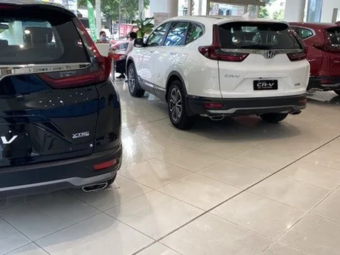 Hàng loạt hãng ô tô tung chiêu níu kéo khách mua xe trong "tháng cô hồn"