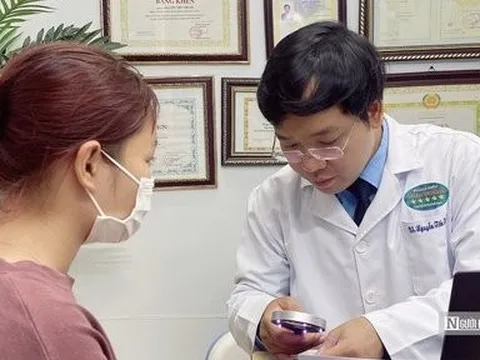 Gia đình 4 người bị hàng trăm “hạt cơm” do đi chung dép