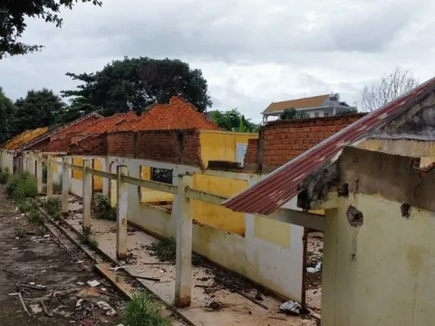 Vì sao công trình xây dựng hơn chục tỷ đồng tại trường tiểu học bị bỏ dở?