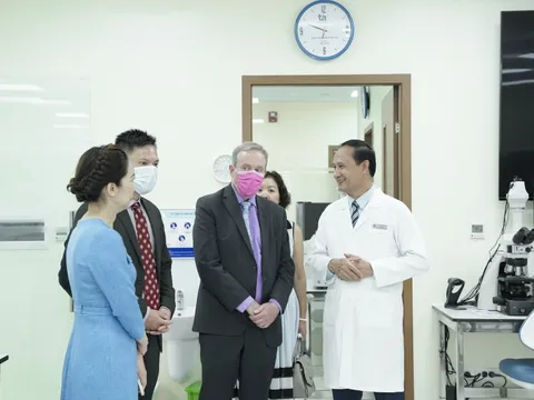 Hợp tác nghiên cứu y sinh học, phát minh thuốc, ứng dụng AI trong y tế giữa Việt Nam và Mỹ