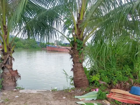 Hai học sinh lớp 3 chết đuối trên sông Kinh Thầy