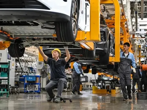 Trung Quốc 'xả lũ' xe xăng giá rẻ: Thiếu cả tàu chở hàng, 6 tháng xuất khẩu 4 triệu xe