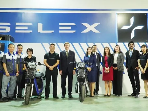 Selex Motors lại được lãnh đạo Mỹ đến thăm: Sau Bộ trưởng Tài chính Janet Yellen là Giám đốc Cơ quan Phát triển Tài chính Quốc tế Scott Nathan