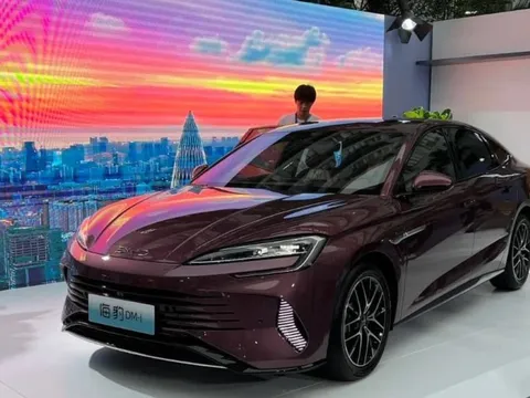 Hãng xe điện lớn nhất Trung Quốc ra mắt siêu phẩm sedan cỡ trung: 'ăn' xăng 3,9 lít/100km, giá từ 546 triệu đồng