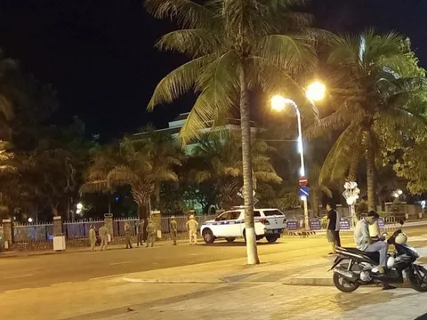 Thông tin ban đầu vụ người đàn ông lao xe vào trụ sở UBND tỉnh Khánh Hòa