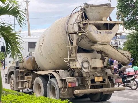 Xe bồn cán chết người phụ nữ đi xe đạp