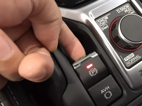 Phanh tay điện tử có an toàn hơn phanh tay cơ?