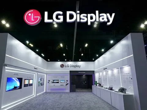 LG UR801: Lựa chọn tốt, nhiều tính năng trong thời bão giá