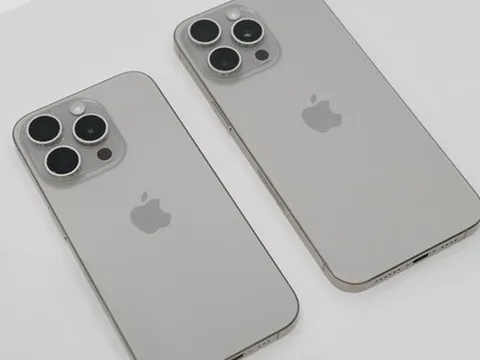 Trên tay iPhone 15 Pro và iPhone 15 Pro Max: Nhẹ hơn rõ rệt, viền mỏng hơn đáng kể, màu Titan mới lạ