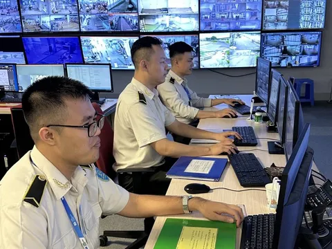 Nữ khách "cầm nhầm" ví của khách nam từ Nội Bài bay vào TP HCM