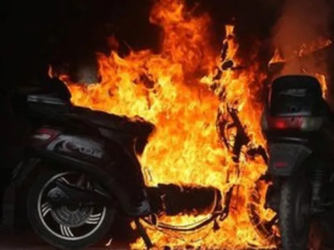 Cảnh báo: Pin xe điện khi cháy rất khó dập, người dân cần biết những điều này