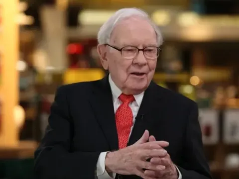 Tỷ phú “xưa nay hiếm” Warren Buffett: 93 tuổi vẫn trên đỉnh cuộc chơi, trí tuệ nhạy bén với khoản đầu tư “khác người”, xây công ty lớn nhất nhì thế giới