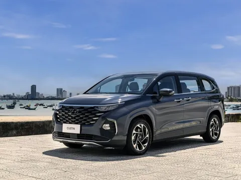 Hyundai Custin giá 850-999 triệu đồng tại Việt Nam: Toyota Innova mới chưa về nước đã gặp 'đối cứng'