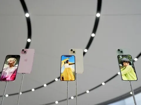 Kịch bản quen thuộc: iPhone 15 vừa cho đặt trước đã cháy hàng, nhiều khách mua bản Pro/Pro Max phải đợi cả tháng