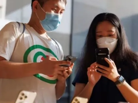 "Không ai giật nổi iPhone 15 khỏi tay người Trung Quốc": Sức mê hoặc của Apple quá lớn, điện thoại đỉnh cao của Huawei không địch nổi?