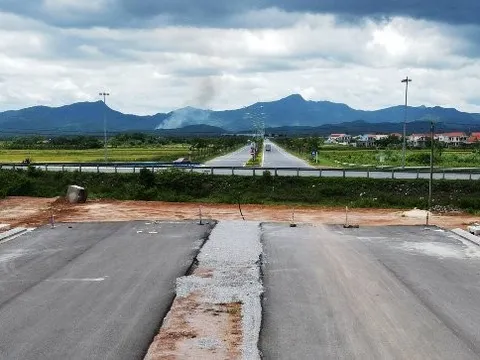 Quảng Bình: Nguyên nhân tuyến đường 165 tỷ đồng chưa thể thông tuyến