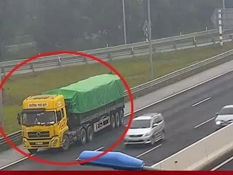 Lỗi lùi xe trên đường cao tốc phạt bao nhiêu tiền?