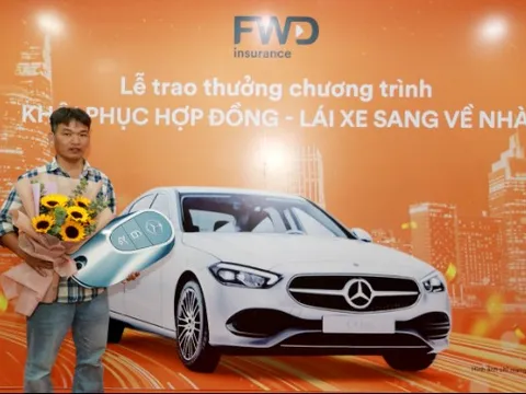 FWD trao xe Mercedes cho khách hàng trong chương trình khôi phục hợp đồng bảo hiểm