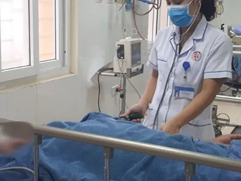 Cô gái trẻ sốc phản vệ sau 10 phút tự ý mua thuốc về uống