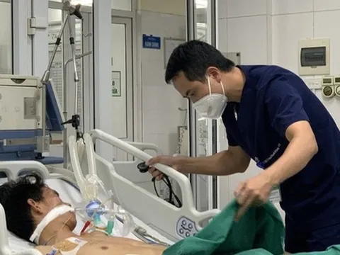 Bệnh nhân trẻ nguy kịch, men gan tăng đến 400 lần do sốt xuất huyết