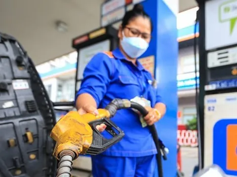 Giá xăng dầu tăng mạnh vào ngày mai?