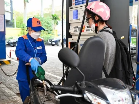 Giá xăng trong nước dự báo tăng mạnh