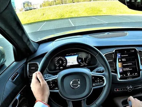 Volvo EX90 thêm công nghệ… chỉ để xe bớt can thiệp làm phiền người lái