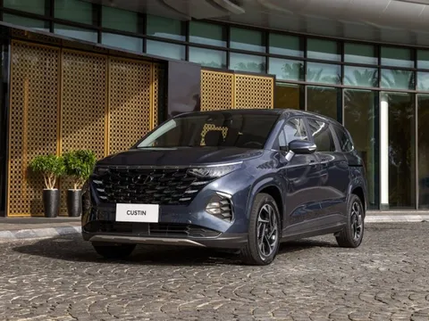 Cận cảnh Hyundai Custin giá hơn 850 triệu đồng