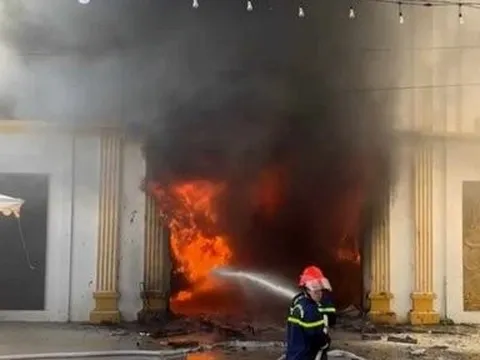 Video: Quán karaoke ở Đắk Lắk bốc cháy dữ dội