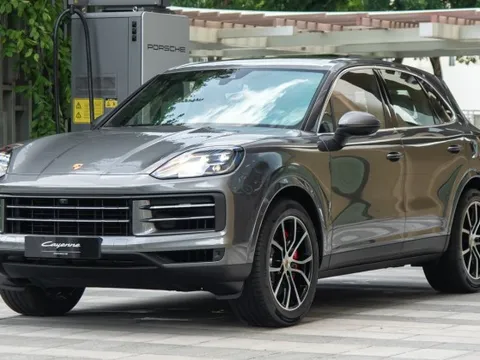 Chi tiết Porsche Cayenne 2024 tại Việt Nam: Giá từ 5,56 tỷ, khoang lái 3 màn hình, mạnh hơn, đèn đắt tiền thành tiêu chuẩn