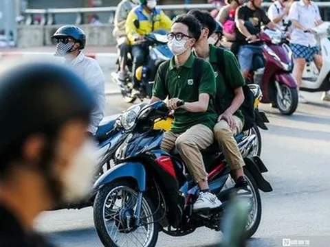 Liên tục phát hiện các trường hợp học sinh “đầu trần” đi xe gắn máy