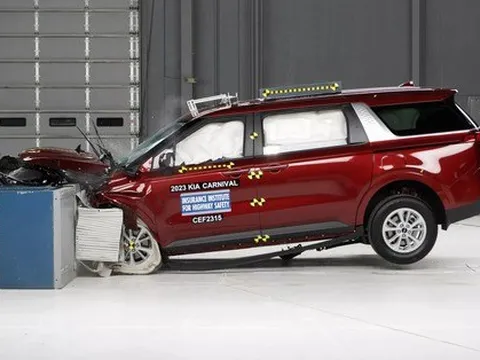 Đâm thử loạt minivan mới thấy nhiều xe thiếu an toàn cho người ngồi sau: Kia Carnival, Toyota Sienna cũng bị réo tên