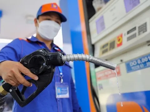 16h chiều nay, giá xăng tăng mạnh