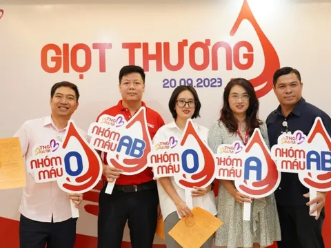 Người TNG Holdings Vietnam mang “giọt thương” gửi vào ngân hàng máu