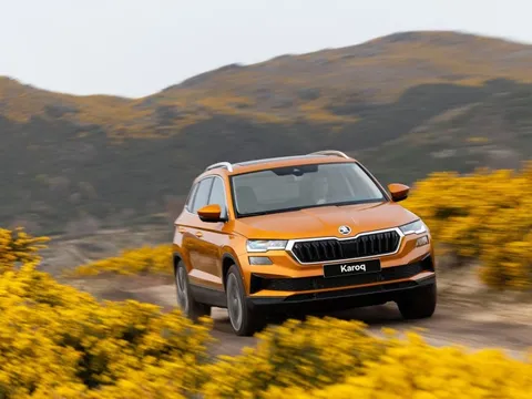 Skoda Karoq - SUV cỡ C dùng chung khung gầm với Volkswagen, chốt giá từ 999 triệu đồng cạnh tranh với Mazda CX-5