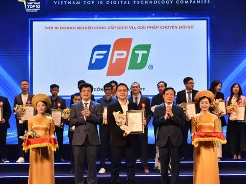 FPT một thập kỷ được vinh danh Top 10 doanh nghiệp CNTT