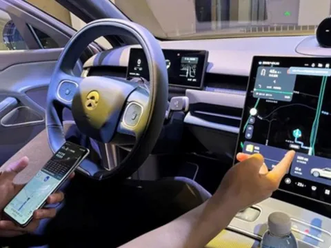 Một startup ô tô điện vừa ra mắt dòng smartphone đặc biệt: 30 tính năng hỗ trợ người lái, bán độc quyền ở Trung Quốc, giá đắt nhất hơn 1.000 USD