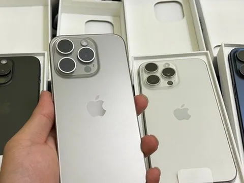 iPhone 15 xách tay... ế hàng vì giá cao