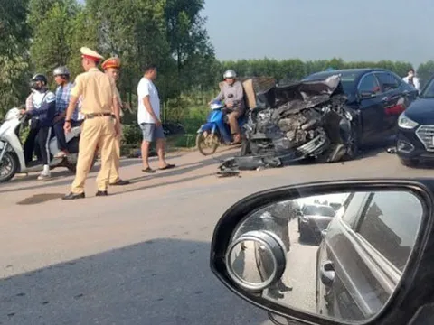 Đằng sau những bức Ảnh TNGT: Toyota Altis phóng tốc độ cao, chui tọt gầm xe tải