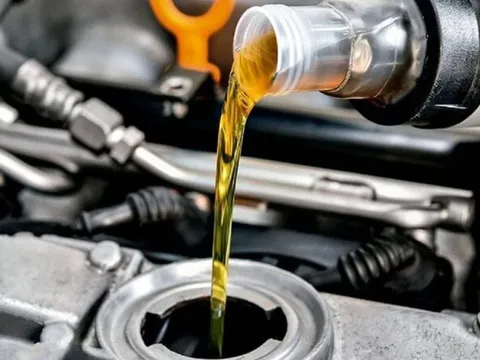 Những tác hại khi đổ dư dầu động cơ xe ô tô