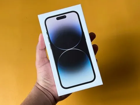 Giảm giá từ gần 30 triệu xuống còn 17 triệu: Vì sao mua iPhone Pro Max ở nơi đây năm nào cũng rẻ như thế?
