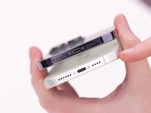 Cầm lên đã thấy iPhone 15 Pro Max đánh bay nhược điểm quan trọng của các mẫu điện thoại "to như chiếc dép"?