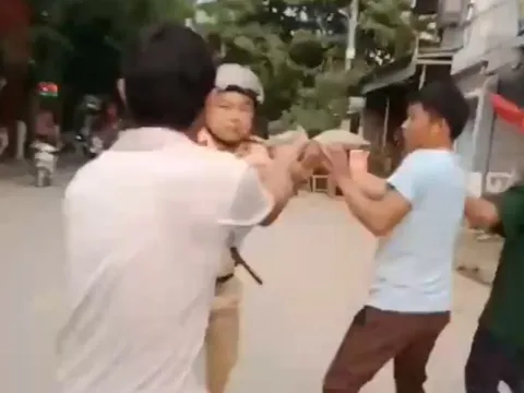 Bị nhóm người đuổi đánh, cán bộ CSGT rút súng bắn chỉ thiên