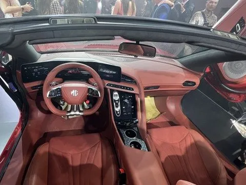 Hàng chục mẫu xe sang trình làng tại Việt Nam chỉ trong vài ngày