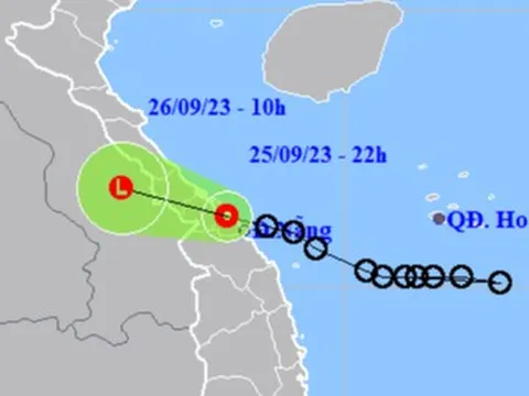 Áp thấp nhiệt đới áp sát Quảng Trị-Đà Nẵng, mưa rất to