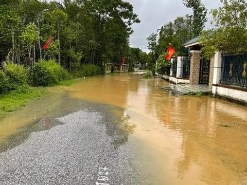 Hà Tĩnh: Mưa lớn 4.300 học sinh một huyện phải nghỉ học