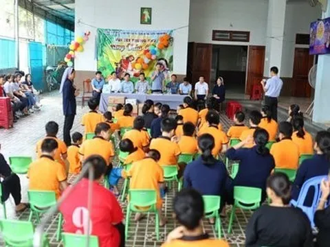 Trung thu đong đầy yêu thương đến với trẻ khuyết tật và vùng khó khăn