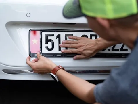 Biển "thần tài" 51K-779.79 được mua giá 930 triệu đồng, biển 99A-666.99 giá 1,5 tỉ đồng