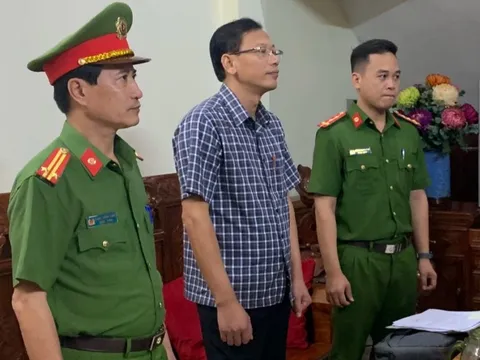 Đình chỉ sinh hoạt Đảng với một hiệu trưởng gây thất thoát 4,7 tỉ đồng