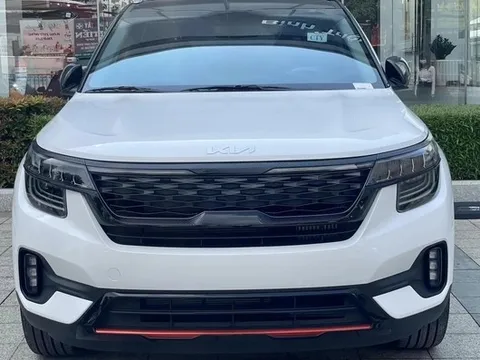 Ảnh thực tế Kia Seltos X-Line vừa về đại lý, giá từ 709 triệu gần bằng CX-5 bản "base"